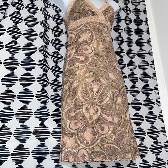 Forever 21 pink and tan paisley lace knee length dress. Small - Picture 2 of 6